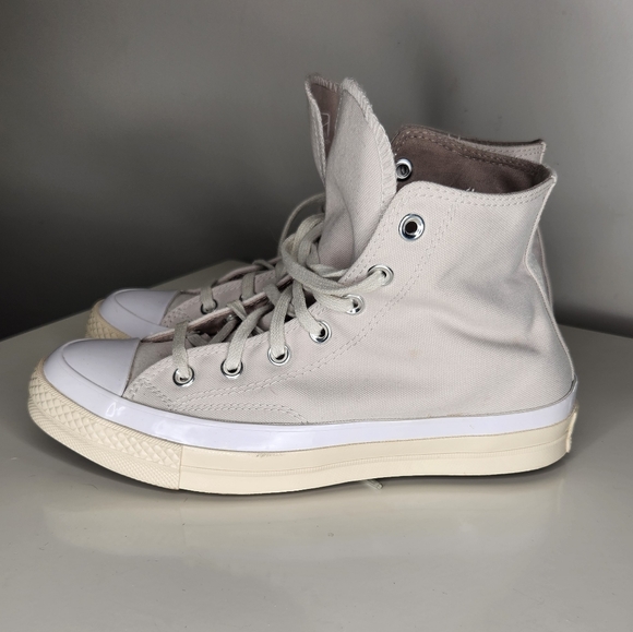 Women's size 8 Converse Chuck Taylor - Picture 3 of 9